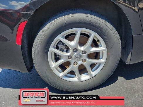 Used 2023 Chrysler Pacifica Touring-L FWD image 6