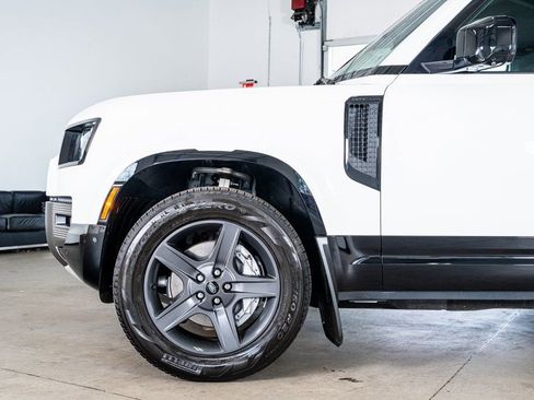 Used 2022 Land Rover Defender 90 X-Dynamic S image 9