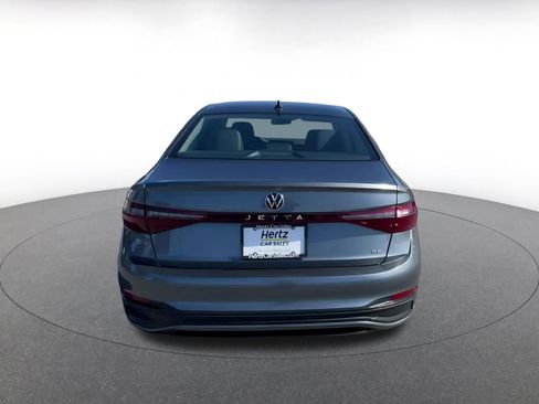 Used 2025 Volkswagen Jetta SE image 12