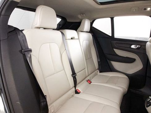 Used 2019 Volvo XC40 T5 Momentum AWD/4WD image 19