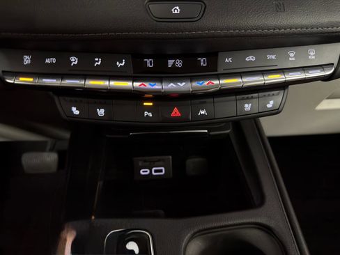 Used 2019 Cadillac XT4 Premium Luxury AWD/4WD image 22