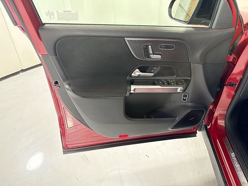 Used 2024 Mercedes-Benz GLB 250 image 25