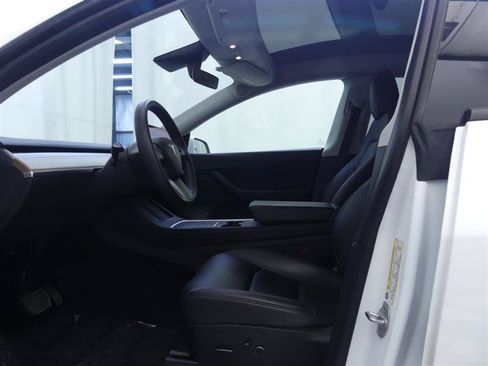 Used 2021 Tesla Model Y Long Range AWD/4WD image 21