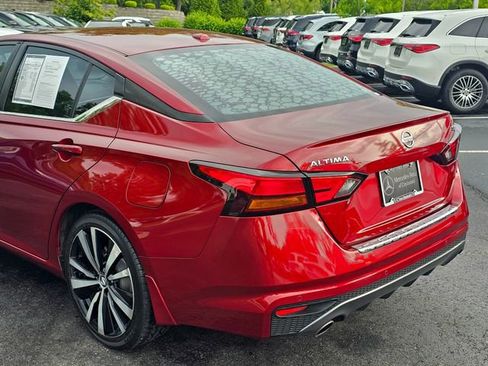 Used 2021 Nissan Altima 2.5 SR FWD image 12