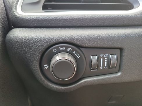 New 2027 Chrysler Pacifica Select FWD image 36