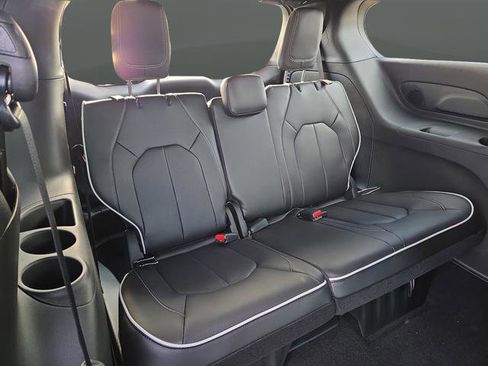 New 2026 Chrysler Pacifica Limited w/ Trailer Tow Group image 35