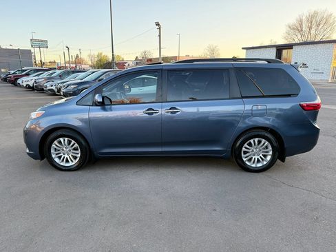 Used 2017 Toyota Sienna XLE w/ XLE Navigation Package FWD image 6