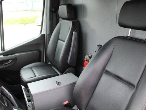 Used 2021 Freightliner Sprinter 2500 RWD image 20