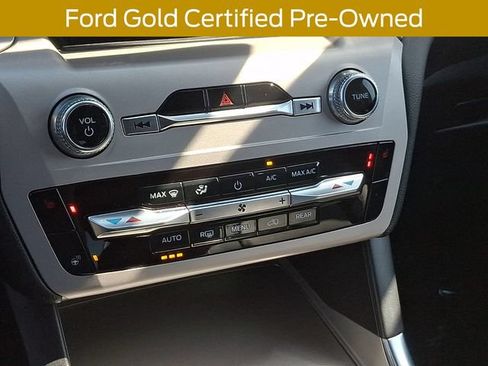 Used 2023 Ford Explorer XLT w/ Equipment Group 202A AWD/4WD image 19