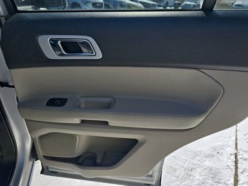 Used 2014 Ford Explorer XLT w/ Equipment Group 202A image 16