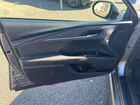 Used 2025 Toyota Camry SE image 13