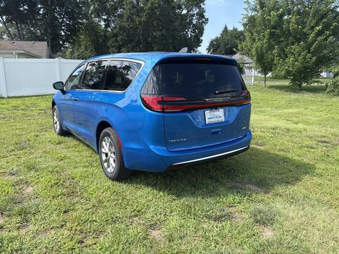 New 2027 Chrysler Pacifica Select AWD/4WD image 7