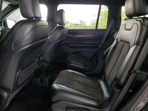 Certified 2023 Jeep Grand Cherokee L Laredo AWD/4WD image 9