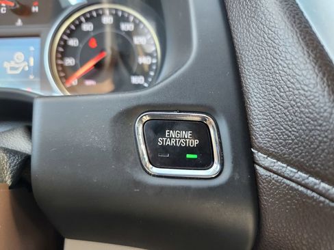 Used 2022 GMC Acadia SLE image 23