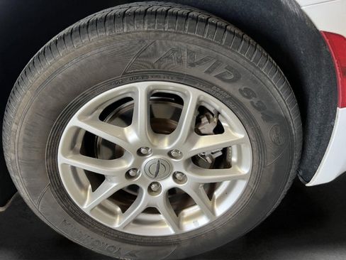 Used 2024 Chrysler Pacifica Touring-L FWD image 28