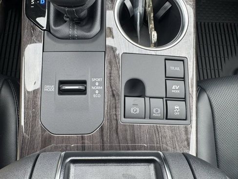 New 2026 Toyota Highlander Platinum image 34