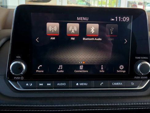 Used 2023 Nissan Rogue SV FWD image 43