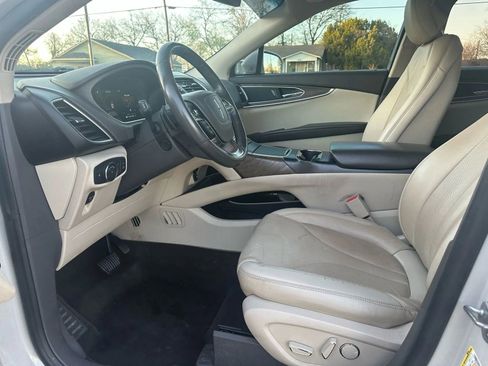 Used 2019 Lincoln Nautilus Select image 11