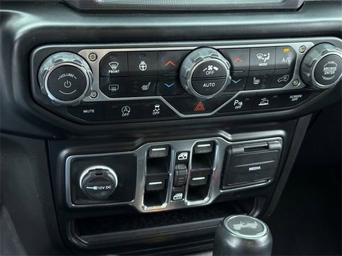 Used 2022 Jeep Wrangler Unlimited Sahara image 29