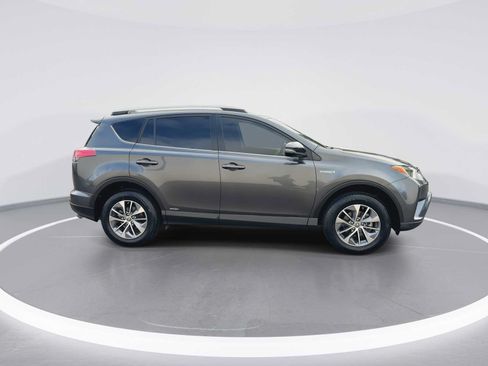 Certified 2018 Toyota RAV4 XLE w/ Carpet Mat Package AWD/4WD image 9