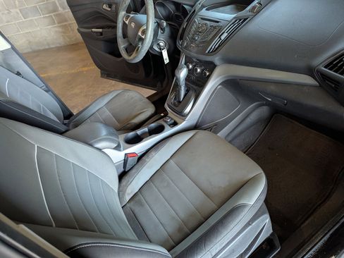 Used 2015 Ford Escape SE image 9