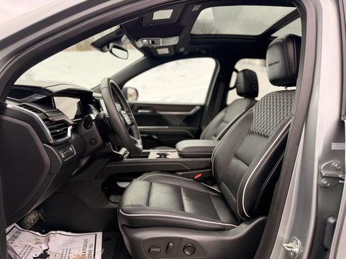 Used 2025 GMC Acadia Denali image 15