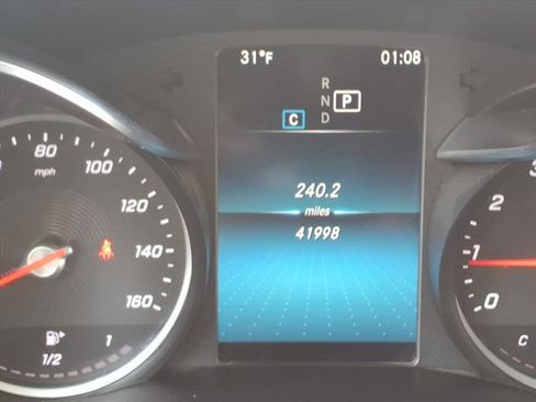 Used 2022 Mercedes-Benz GLC 300 4MATIC image 32