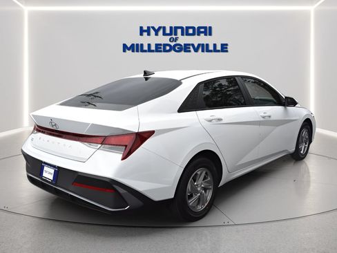 New 2026 Hyundai Elantra SE FWD image 5