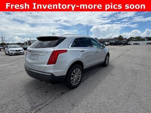 Used 2017 Cadillac XT5 Luxury FWD image 2