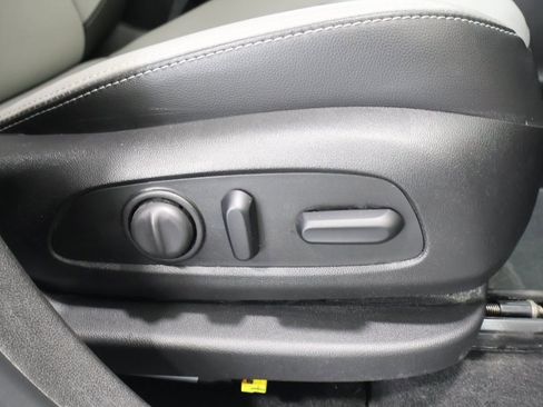 Used 2019 Chevrolet Equinox Premier image 22