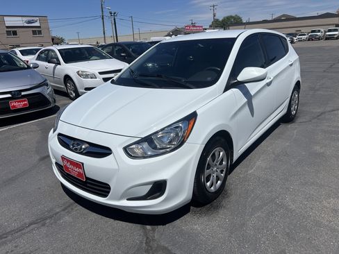 Used 2012 Hyundai Accent GS FWD image 3