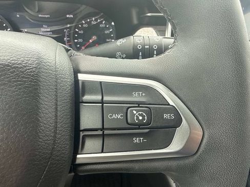 Used 2025 Jeep Compass Latitude w/ Convenience Group AWD/4WD image 19