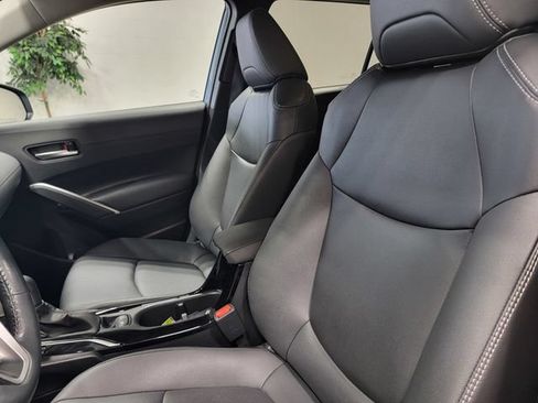 Used 2023 Toyota Corolla Cross XLE w/ Convenience Package FWD image 13