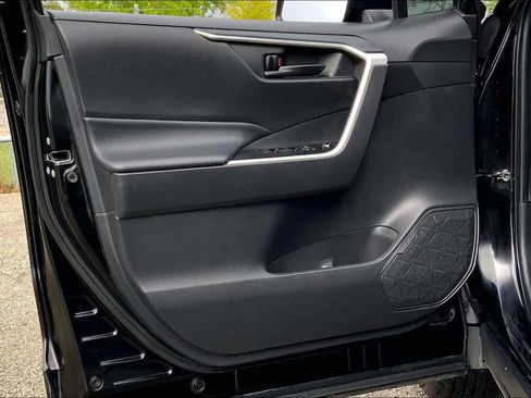 Used 2021 Toyota RAV4 LE image 21