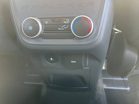 Used 2025 Ford Explorer Active image 17
