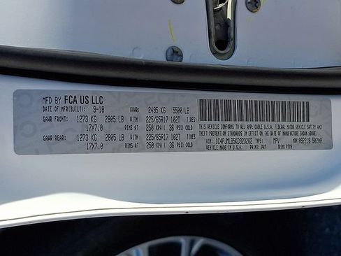 Used 2019 Jeep Cherokee Latitude Plus w/ Cold Weather Group AWD/4WD image 26