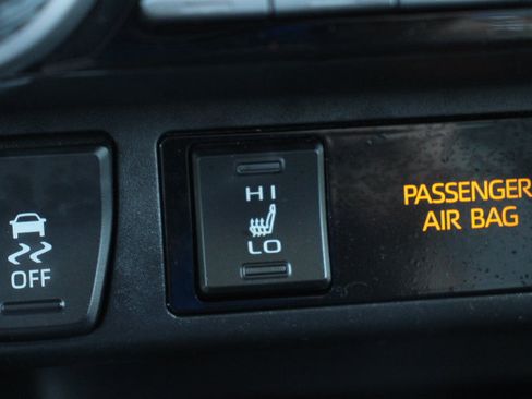 Certified 2022 Toyota RAV4 XLE w/ Convenience Package FWD image 27