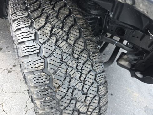 Used 2025 Jeep Gladiator Nighthawk image 12