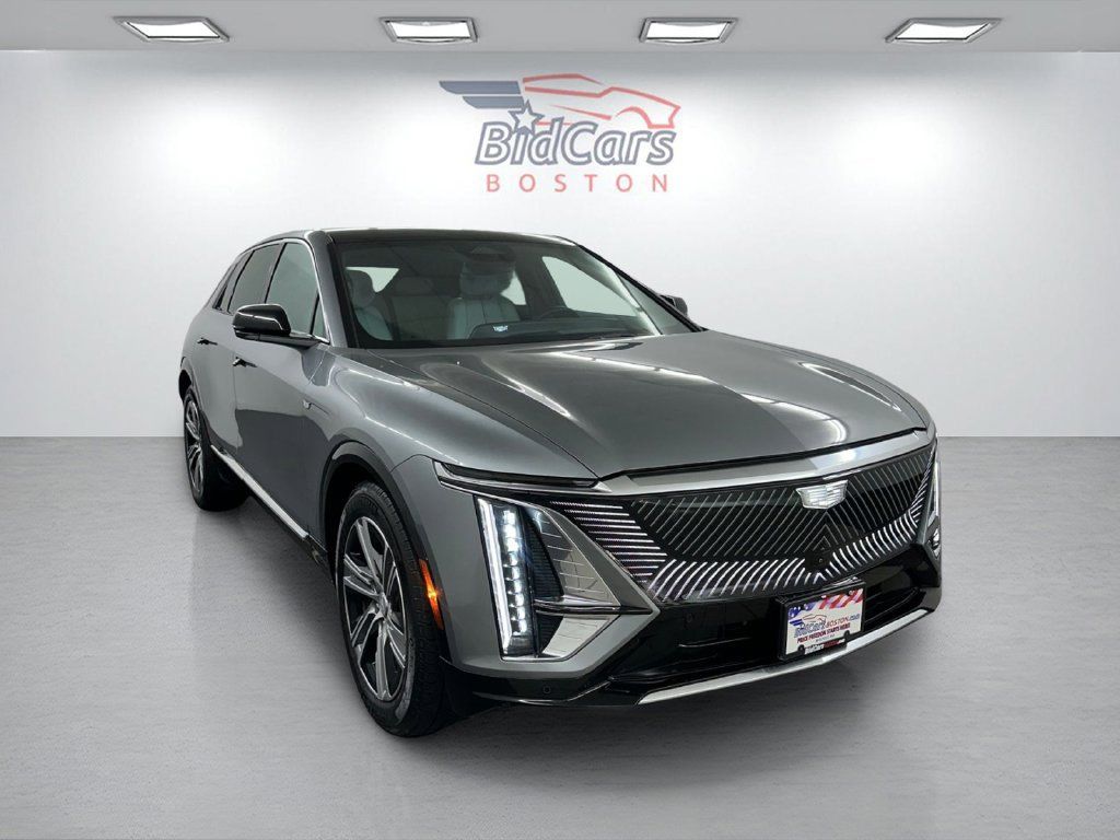 Used 2024 Cadillac Lyriq Luxury AWD/4WD image 3