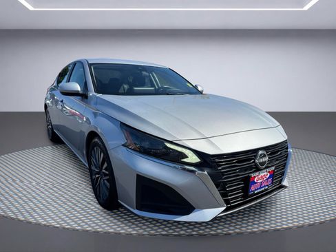 Used 2023 Nissan Altima 2.5 SV w/ SV Premium Package FWD image 8