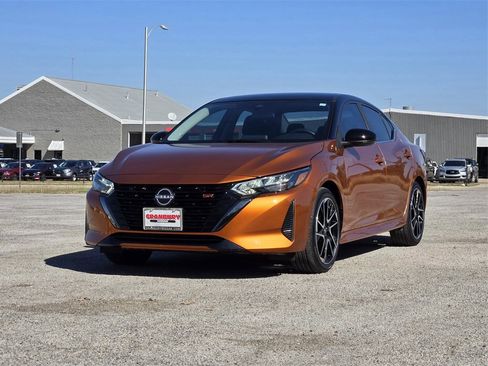 Used 2024 Nissan Sentra SR image 2