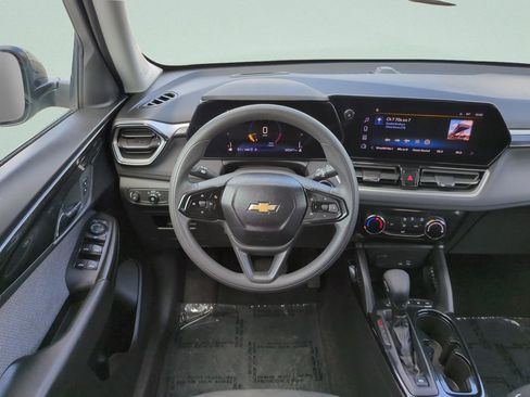 Used 2025 Chevrolet TrailBlazer LT AWD/4WD image 13