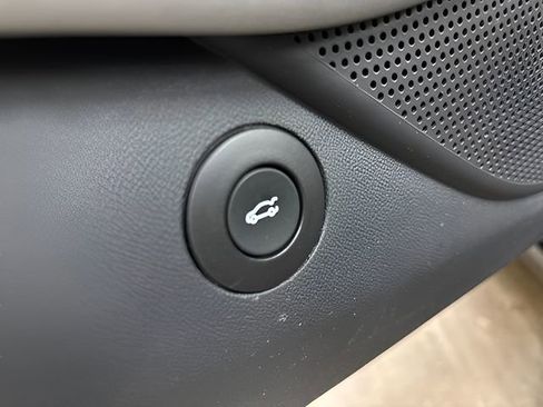 Used 2023 Chevrolet Camaro LT image 5