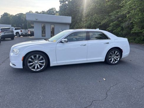 Used 2018 Chrysler 300 Limited w/ Safetytec Plus Group RWD image 3