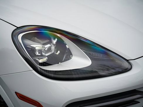 Used 2021 Porsche Cayenne S image 13