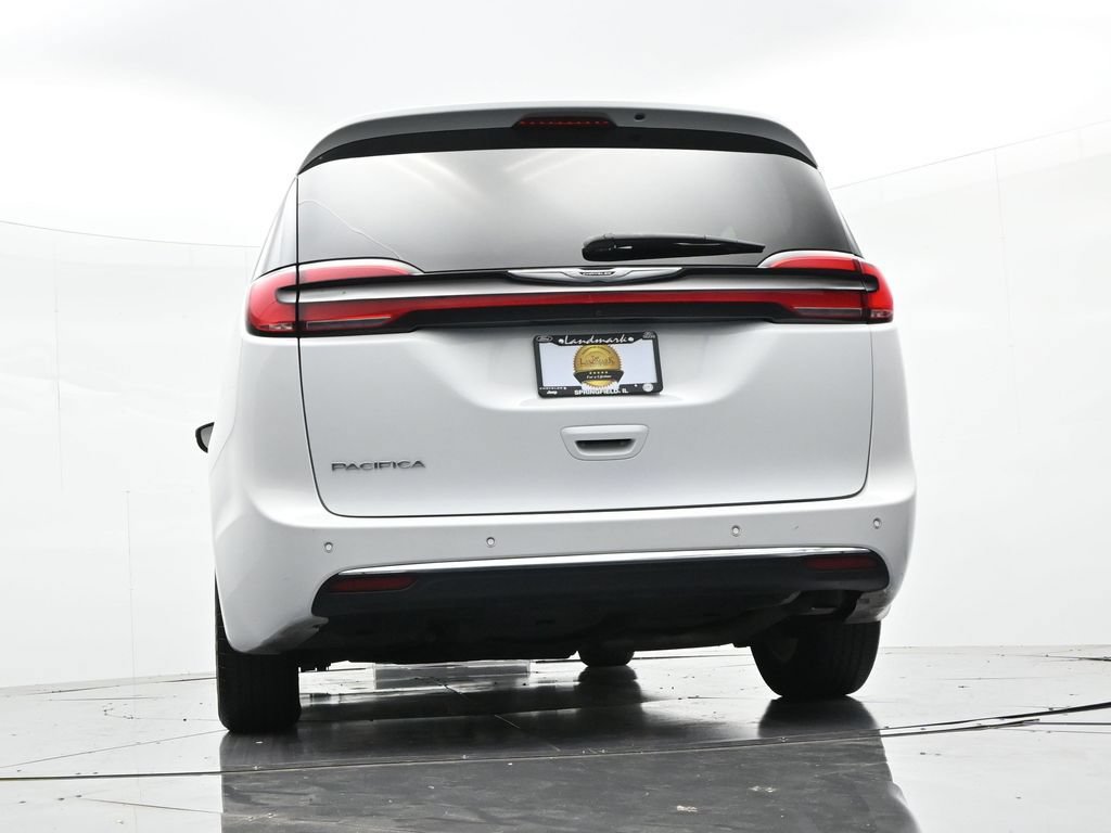 Used 2024 Chrysler Pacifica Touring-L FWD image 20