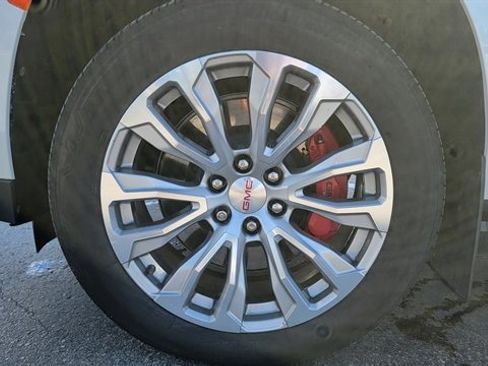 Used 2022 GMC Yukon XL Denali AWD/4WD image 11