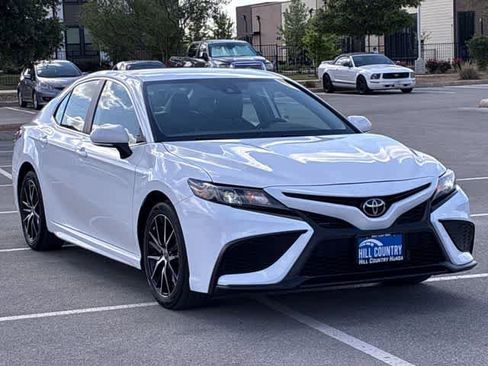 Used 2023 Toyota Camry SE image 8