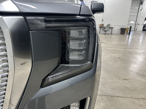 Used 2022 GMC Yukon XL Denali w/ Denali Premium Package AWD/4WD image 6