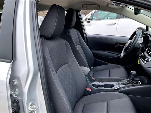 Used 2025 Toyota Corolla LE image 9